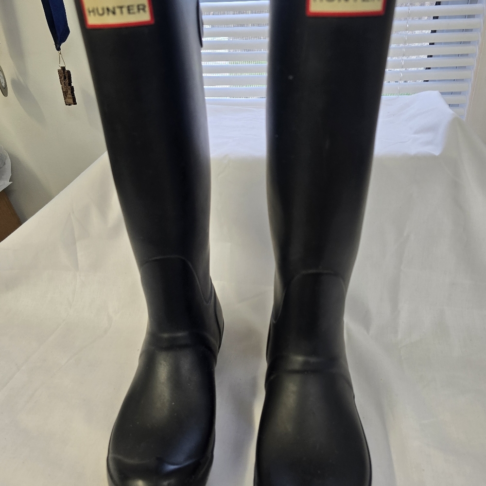 Womens Hunter Black Tall Rainboots. Size 7